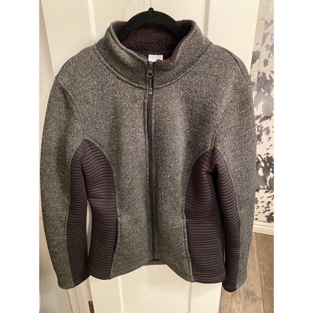 Women’s zip up